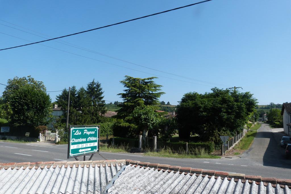 Hotel "Les Peyres" Lamothe-Landerron Zimmer foto